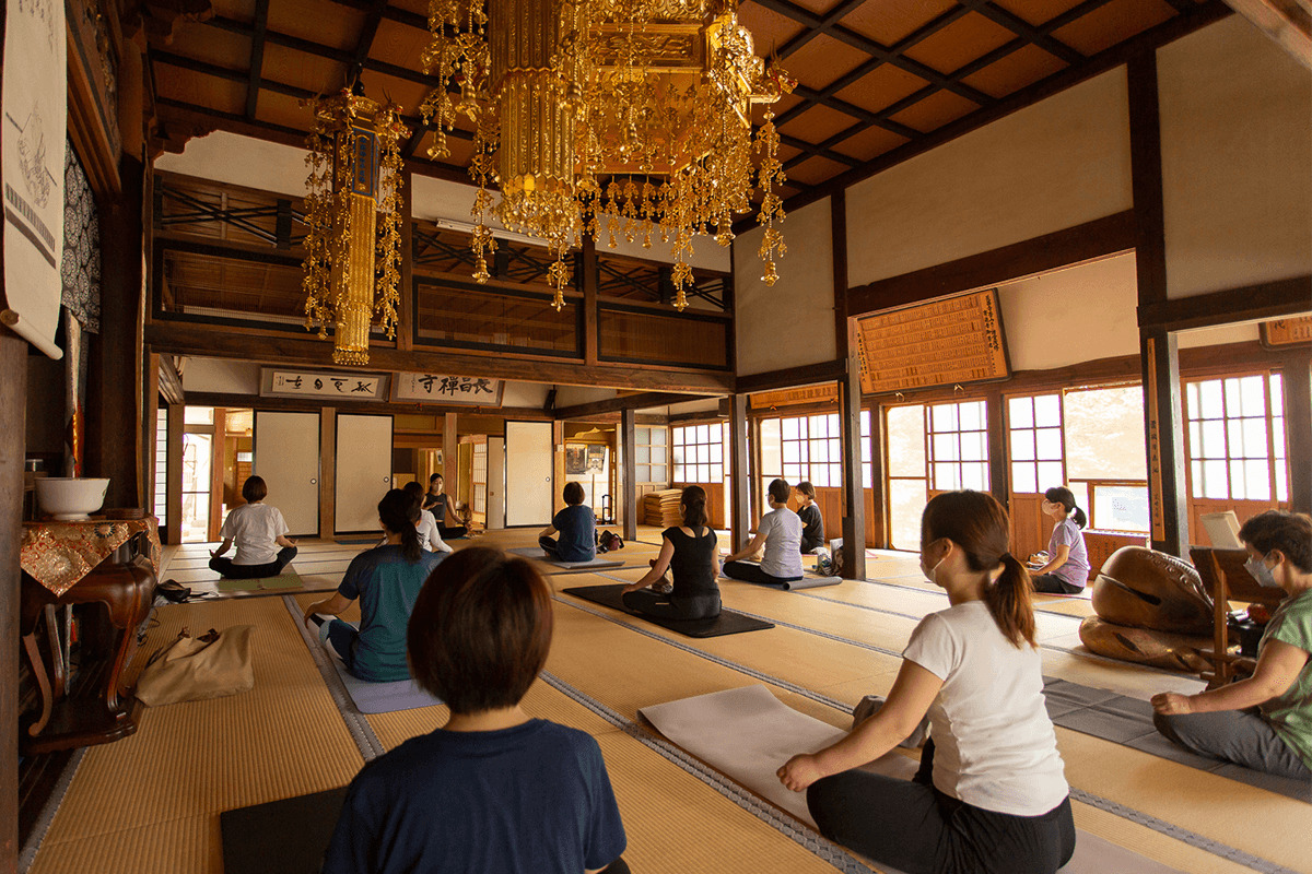 寺YOGA長昌寺 〜お寺でのヨガ〜